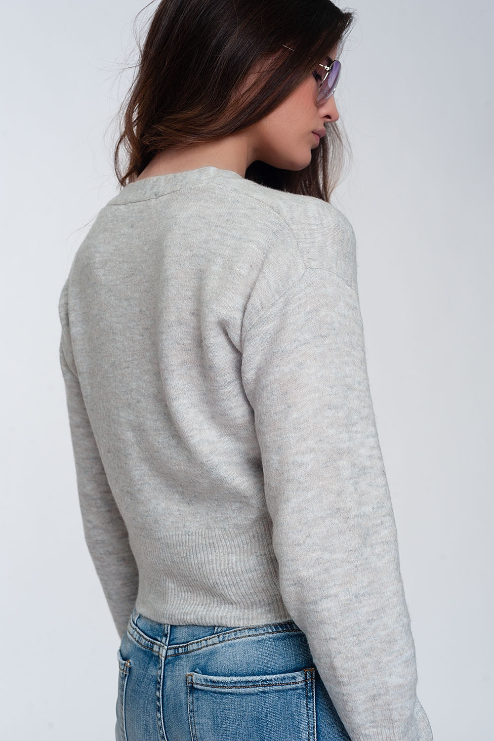 Cardigan corto in maglia grigio chiaro con bottoni anteriori