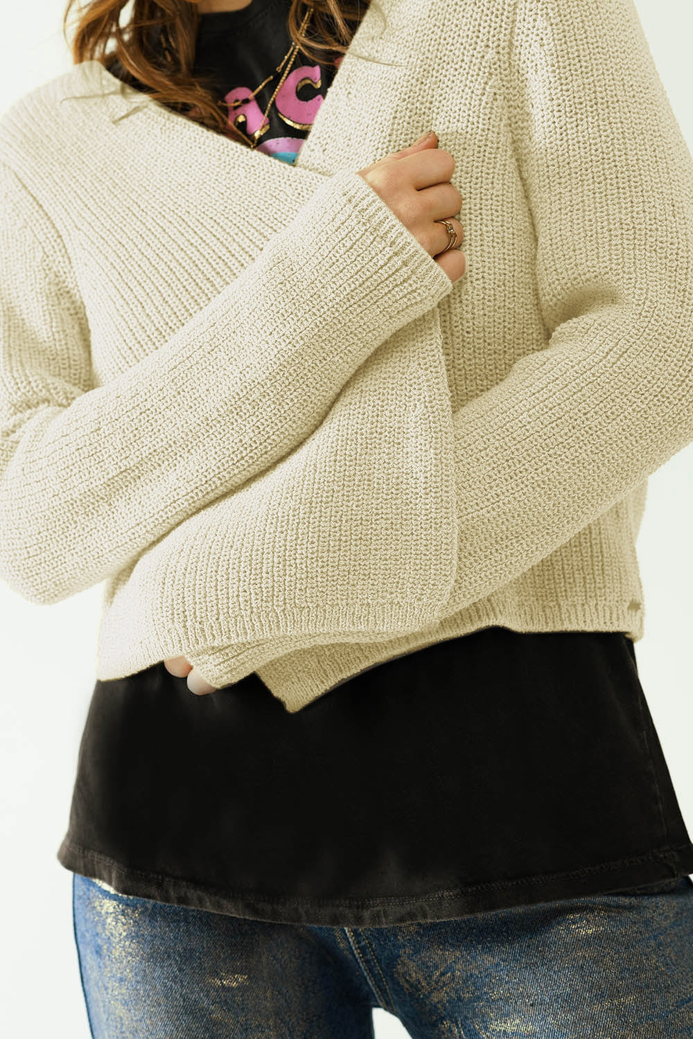 Cardigan cropped a costine leggere con scollo a V in crema