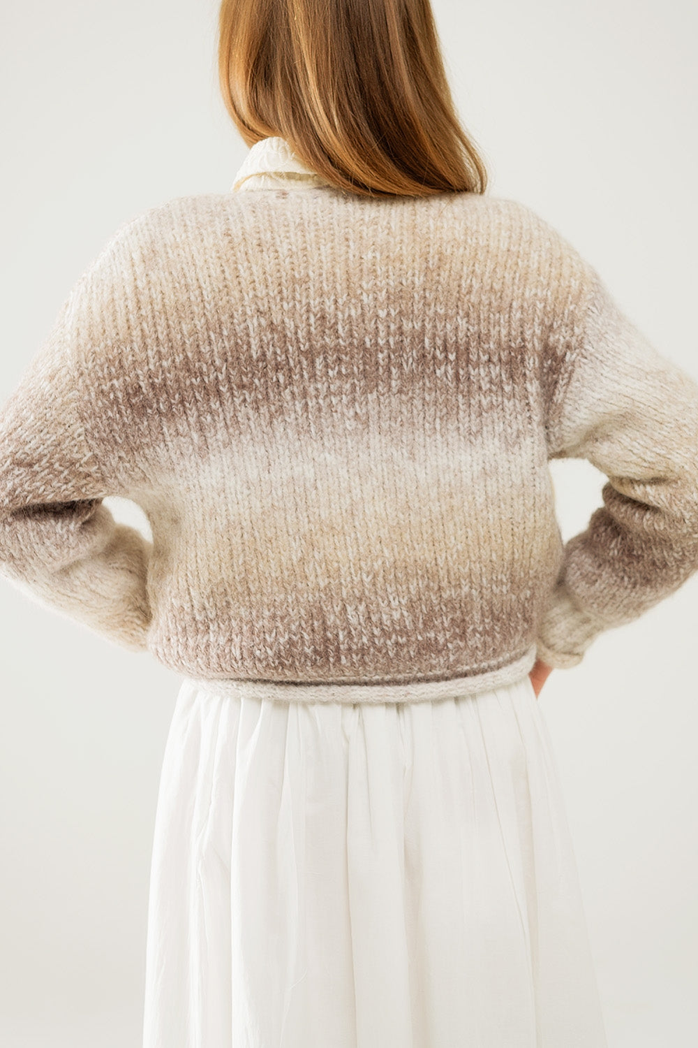 Cardigan in maglia a cavi color crema e marrone