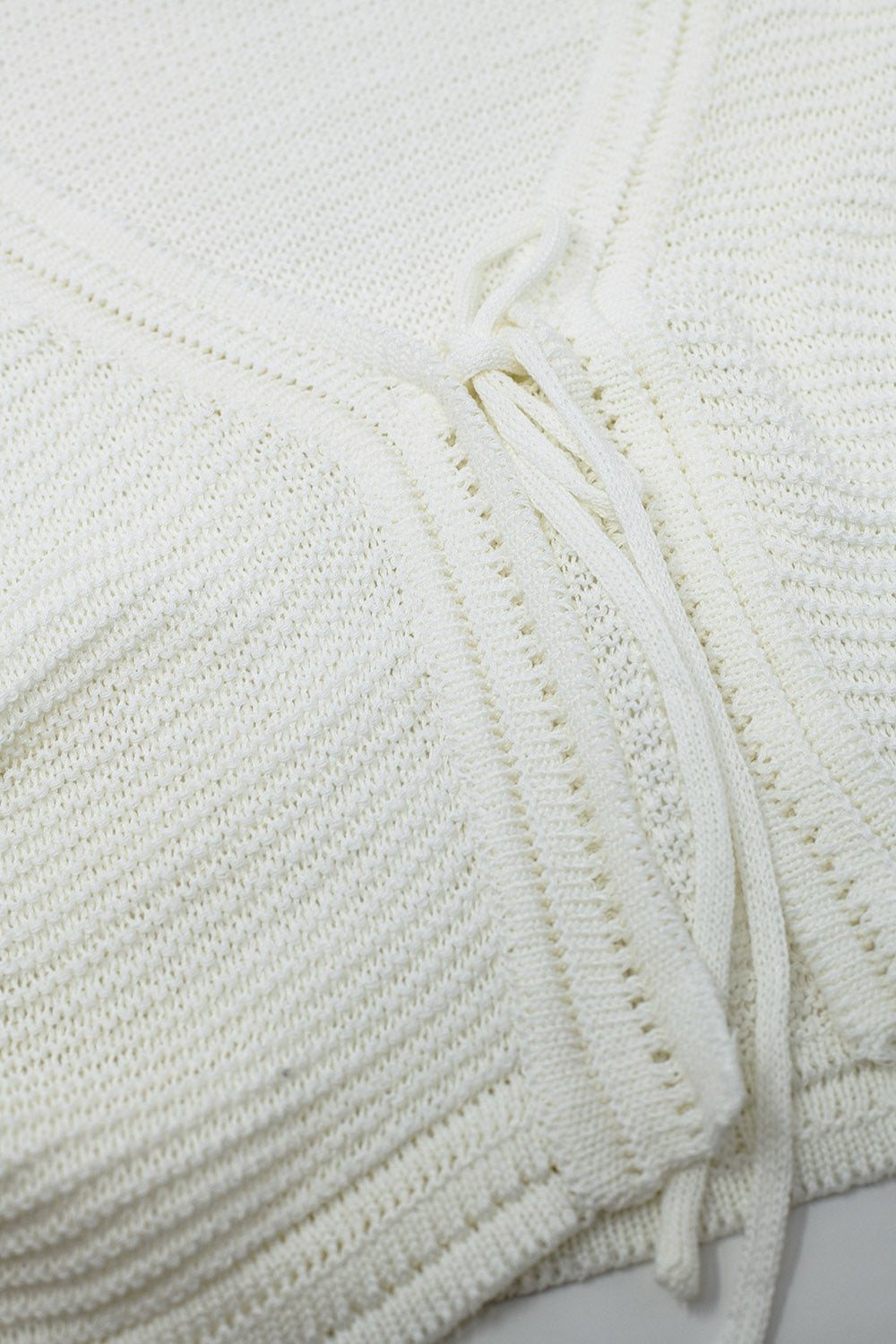 Cardigan in maglia con maniche lunghe a campana in bianco Con dettaglio nodo