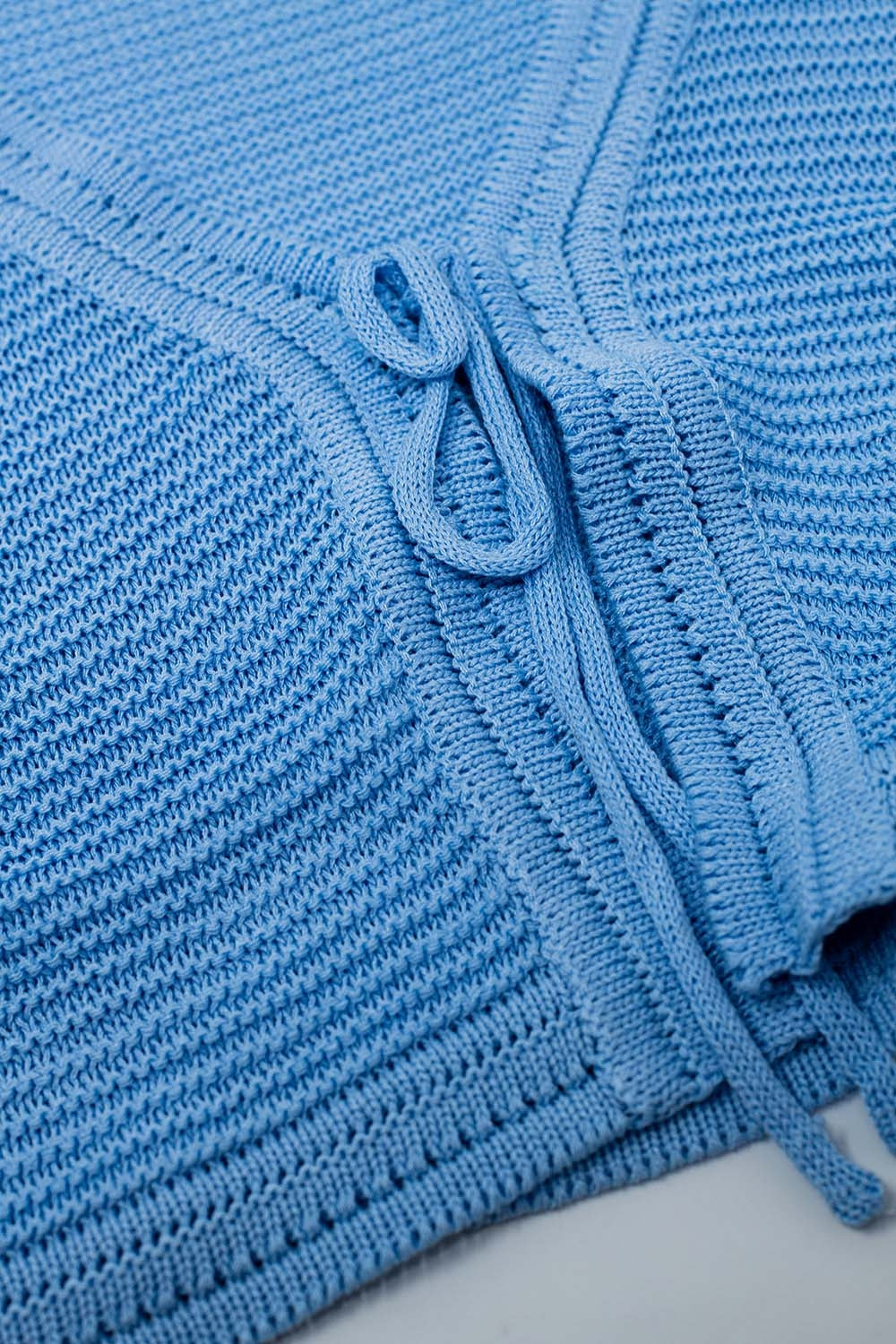 Cardigan in maglia con maniche lunghe a campana in blu Con dettaglio nodo