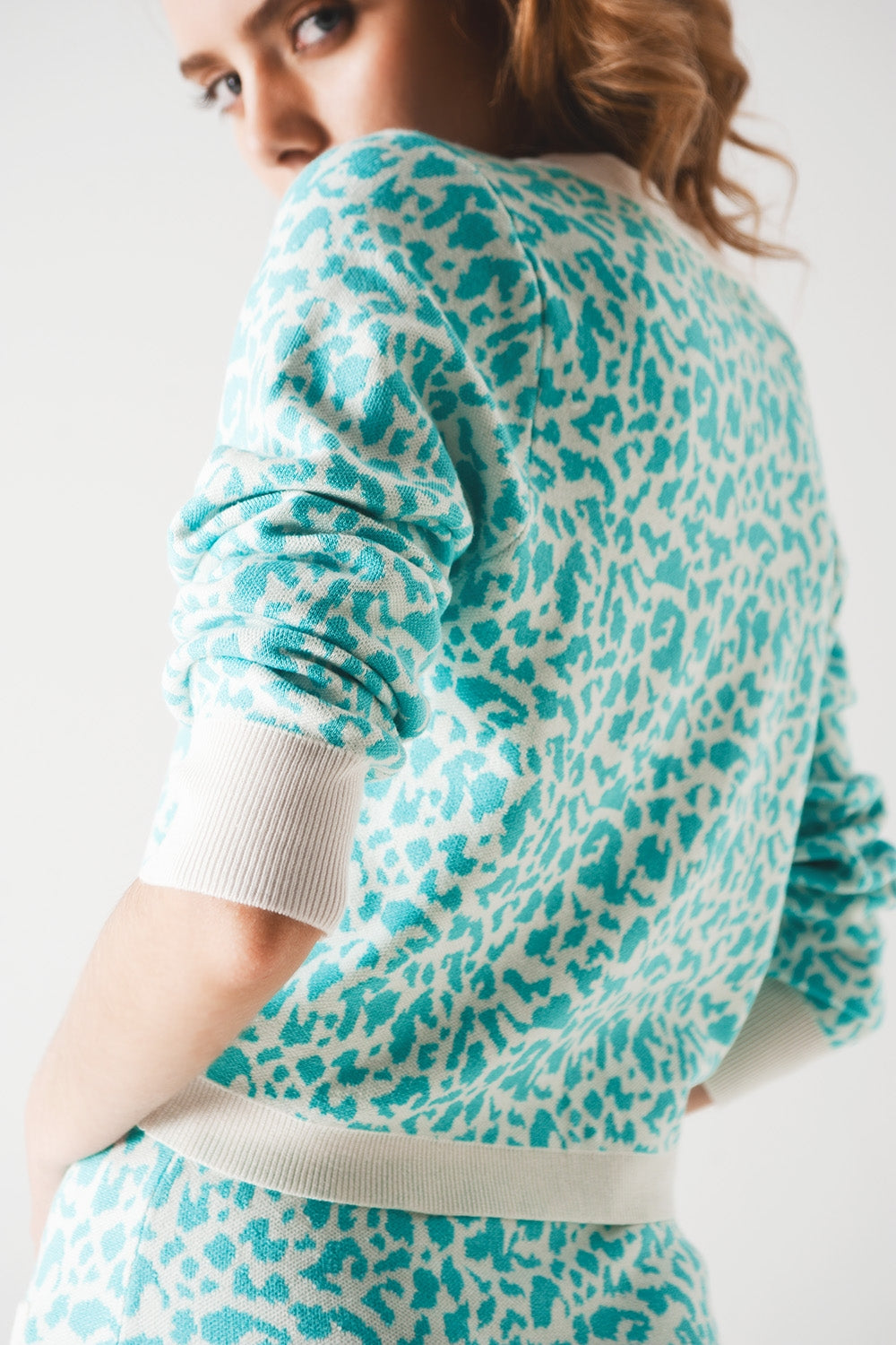 Cardigan leggero con stampa animalier turchese