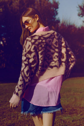 cardigan leopardato con lana in rosa