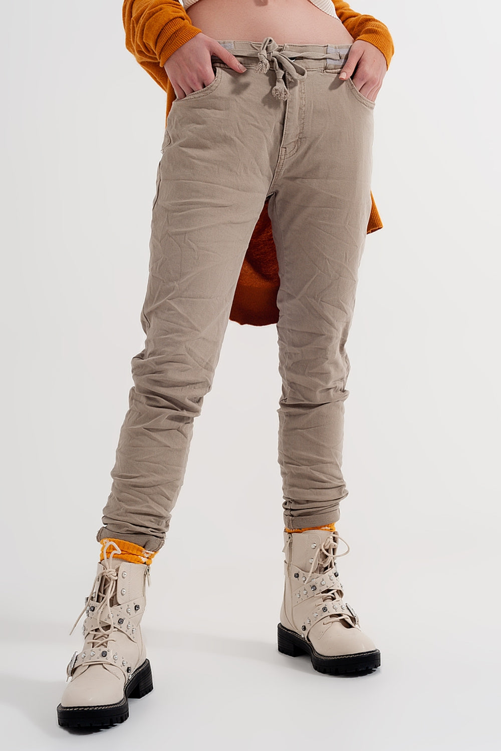 Chino skinny con elastico in vita beige