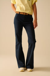 Q2 Comodi jeans a zampa in denim elasticizzato blu navy