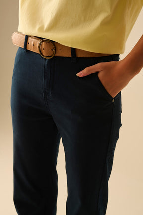 Comodi jeans a zampa in denim elasticizzato blu navy