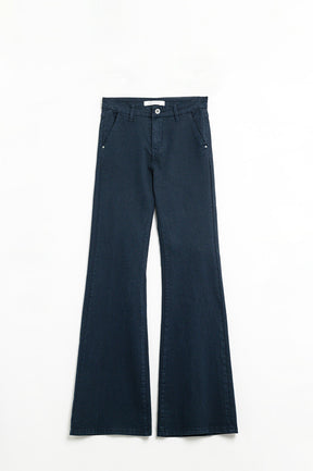 Comodi jeans a zampa in denim elasticizzato blu navy