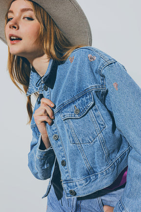 Giacca denim cropped con cuori laminati in lavaggio medio