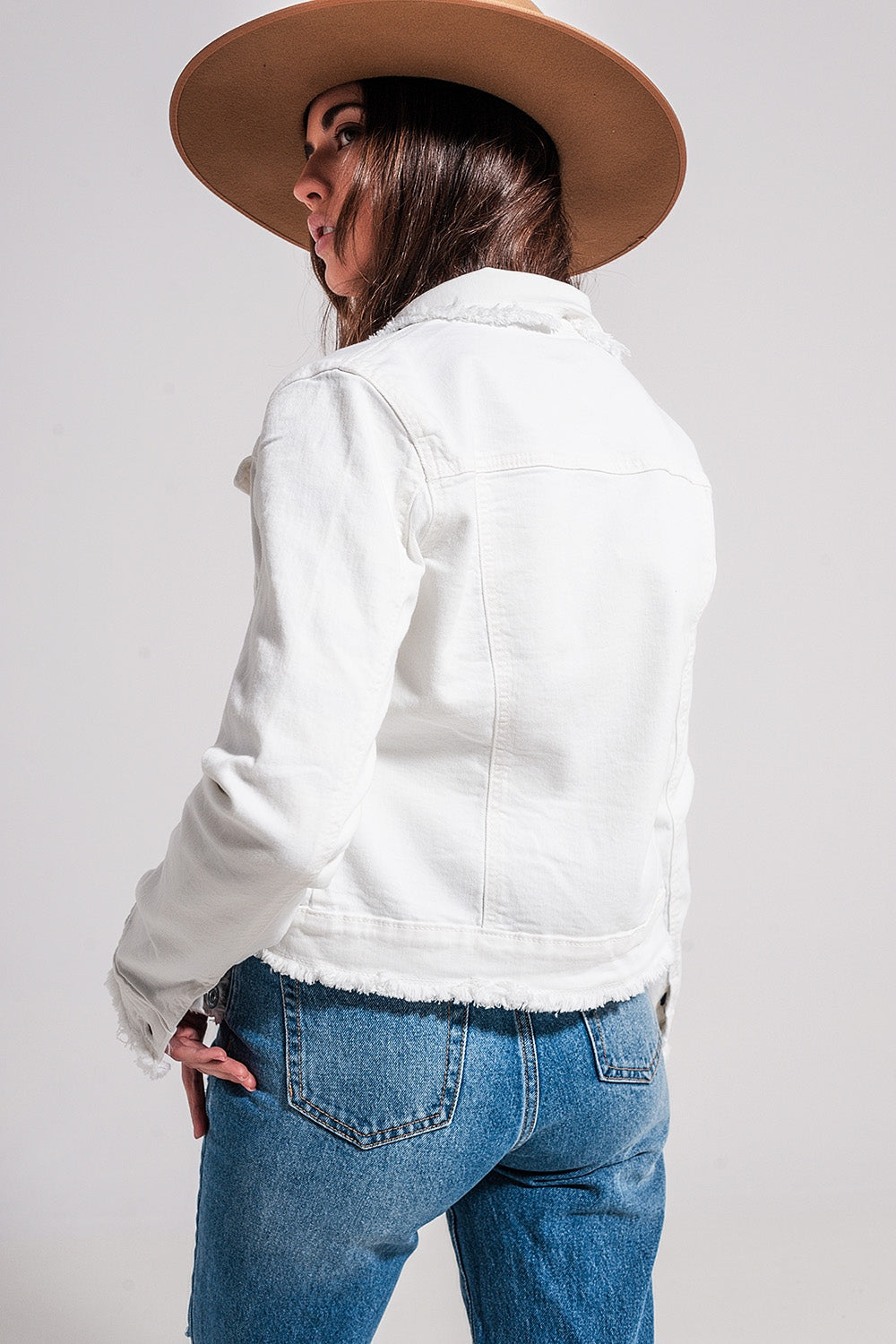 Giacca di jeans bianca con bordi grezzi