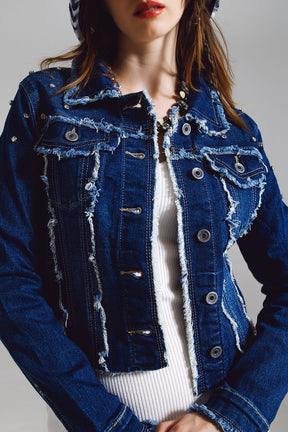 Giacca in denim con dettagli sfrangiati e ricamati in lavaggio medio