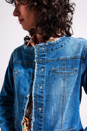 Giacca in denim dal lavaggio chiaro con orlo a vivo