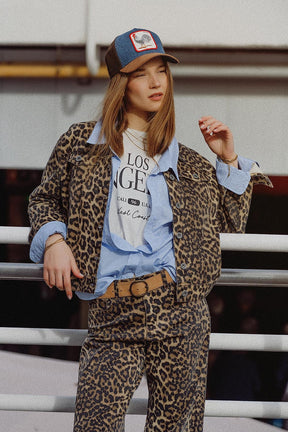 Giacca marrone con stampa leopardata in tessuto denim