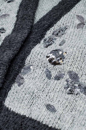 Gilet in maglia con ricamo a fiori in grigio