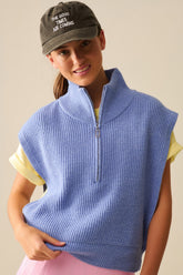 Q2 Gilet lavorato a maglia con collo alto a mezza zip e grandi fori per le braccia in blu