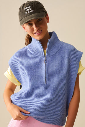 Q2 Gilet lavorato a maglia con collo alto a mezza zip e grandi fori per le braccia in blu