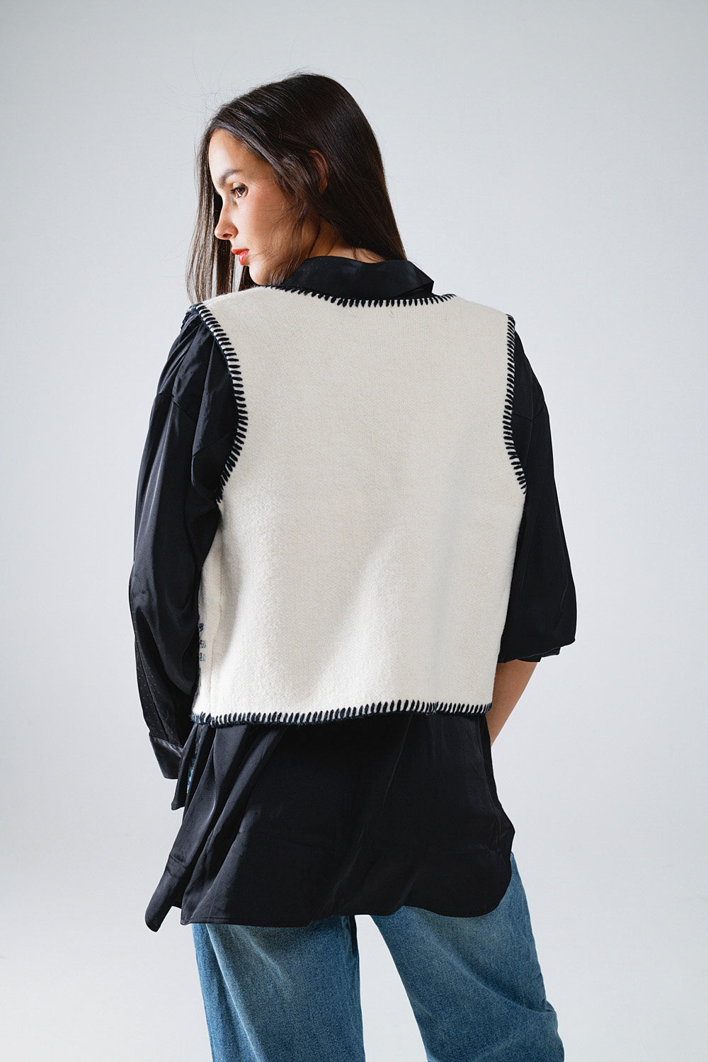 Gilet ricamato con fuochi d'artificio in bianco con finiture nere