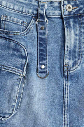 Gonna cargo mini in denim con dettagli pendenti