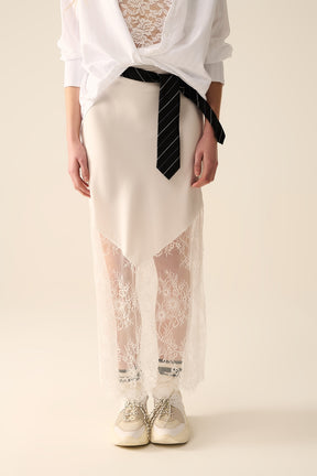gonna di satin bianco con pizzo in fondo