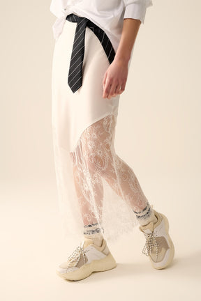 gonna di satin bianco con pizzo in fondo