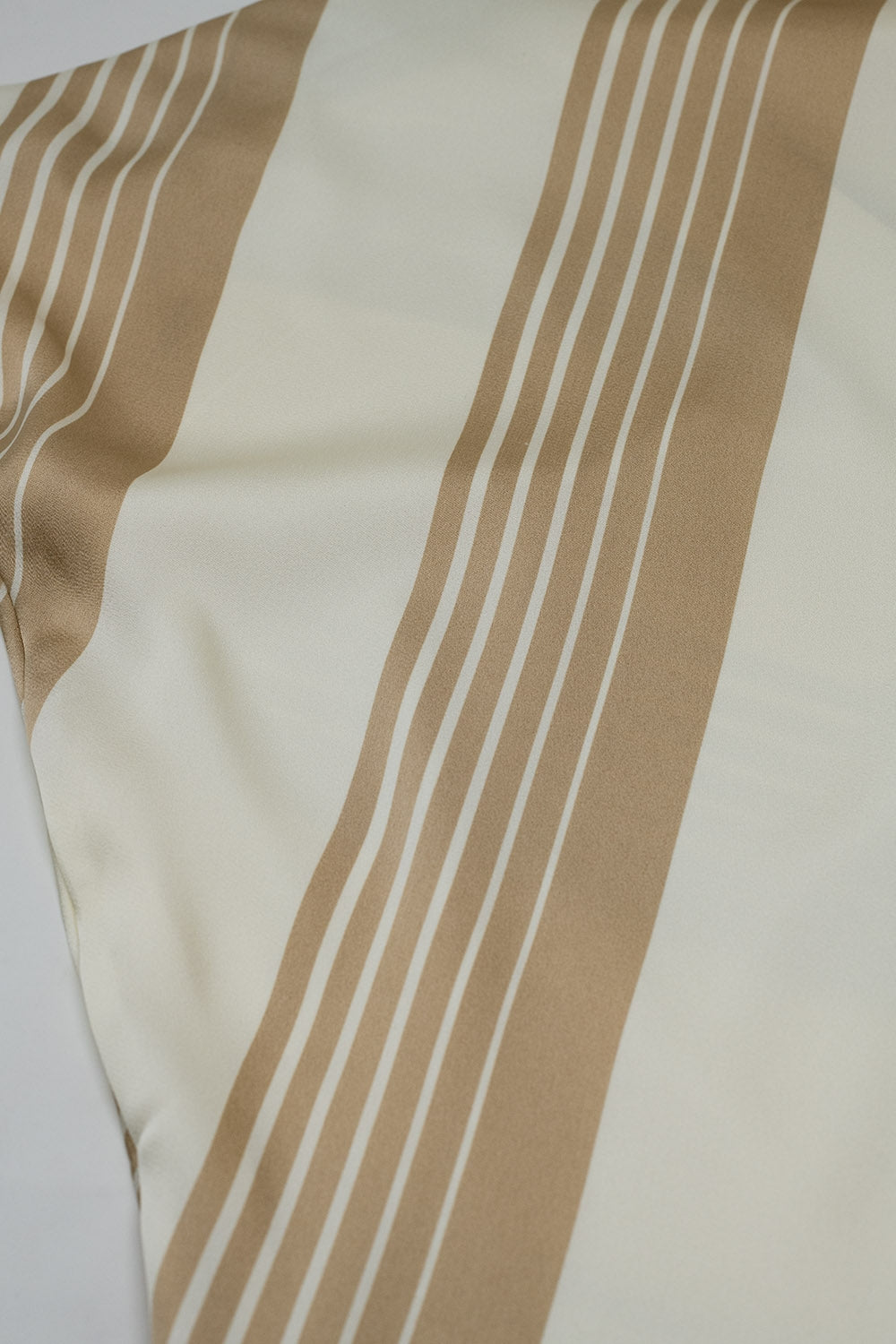 Gonna midi in panna con punte di beige chiaro