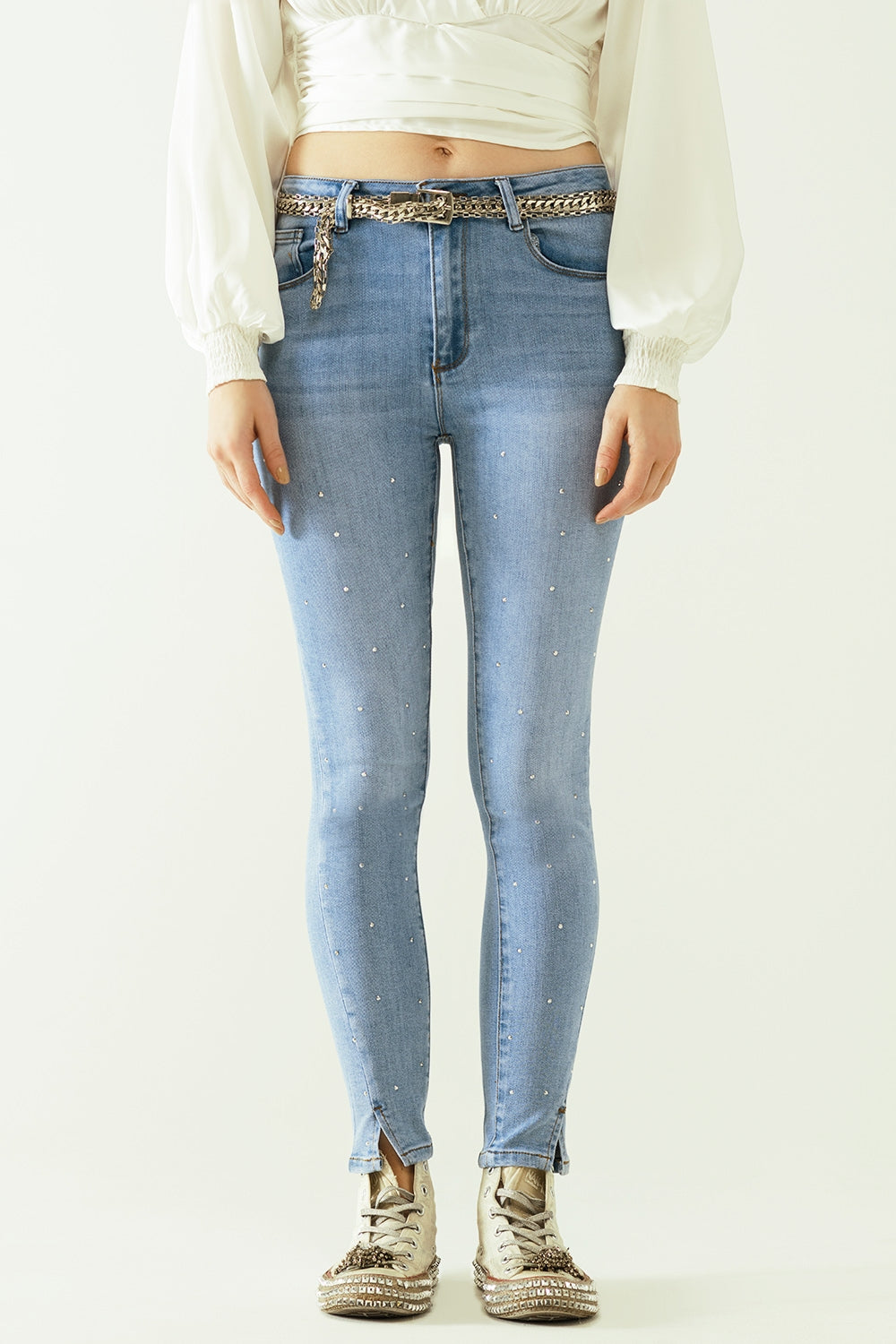 Q2 Jeans a cinque tasche con dettaglio lucido e chiusura frontale