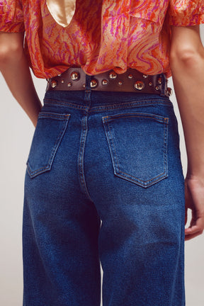 Jeans a gamba larga con dettaglio all'orlo in lavaggio medio