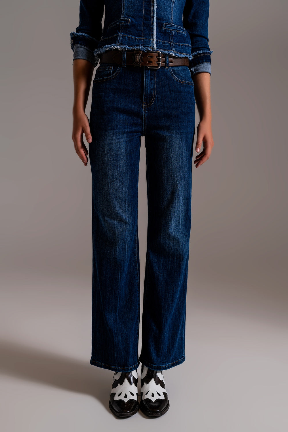 Q2 Jeans a gamba larga stile anni '70 in denim blu lavaggio medio