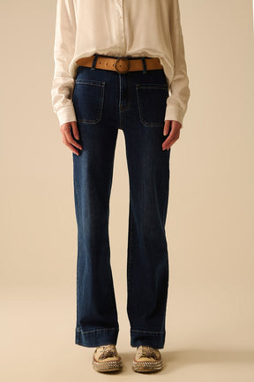 Q2 Jeans a lavaggio scuro con gamba larga e tasche