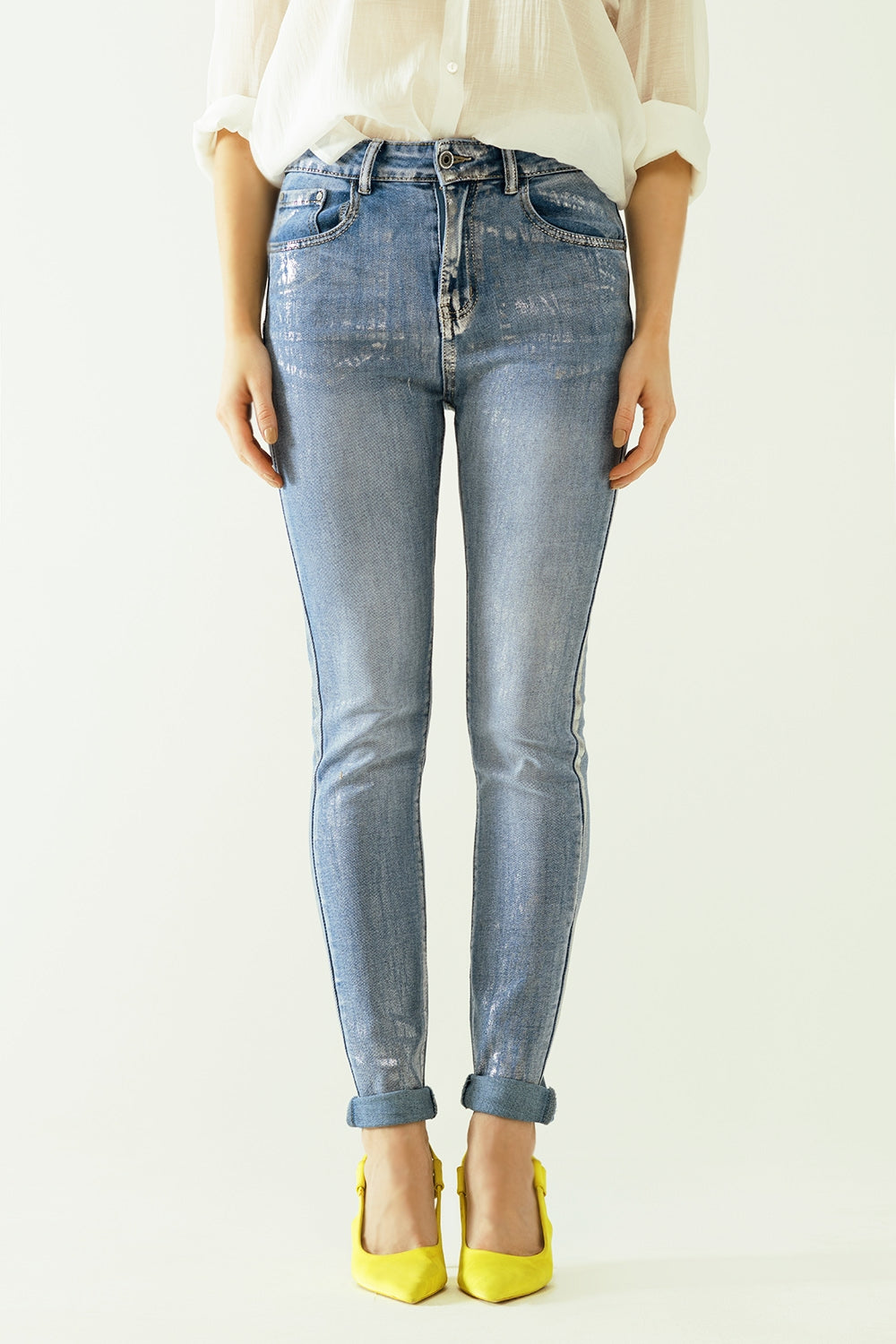 Q2 Jeans a vita alta a cinque tasche con effetto verniciato a polvere d'argento
