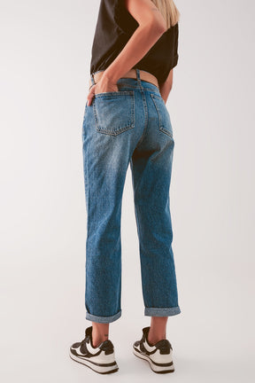 Jeans a vita alta con strappo in blu medio