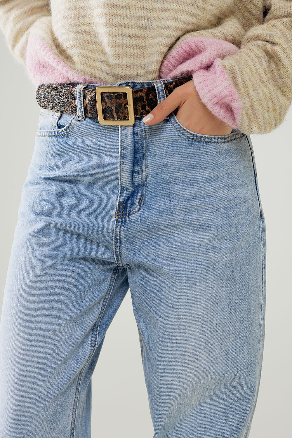 Jeans a vita alta e gamba dritta in lavaggio chiaro
