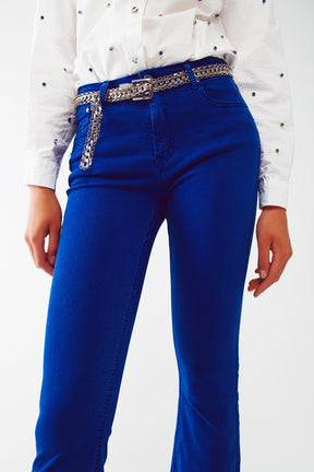 Jeans a zampa blu con orlo grezzo