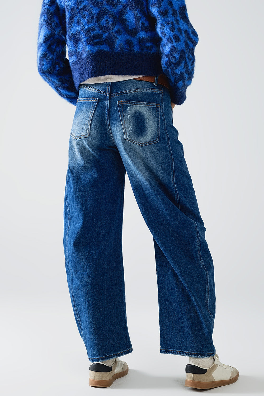 jeans con due cuciture laterali ed effetto palloncino