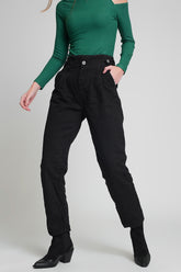 Q2 Jeans con vita raccolta e dettagli dei pulsanti neri