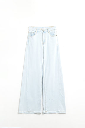 Jeans oversize a gamba dritta con lavaggio chiaro