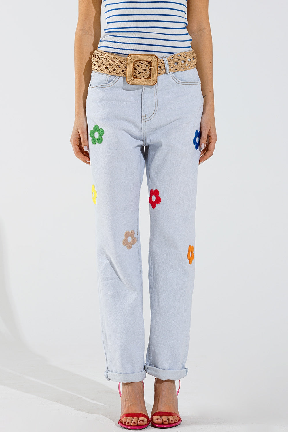 Q2 Jeans rilassati sbiancati con disegno floreale multicolore