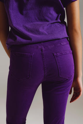 Jeans skinny alla caviglia viola con morbide rughe