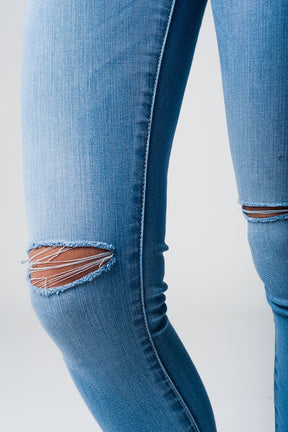 Jeans Skinny leggeri con strappi