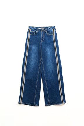 Jeans super a gamba larga con riga laterale