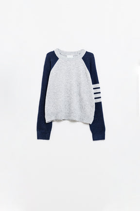 Maglia con maniche raglan bicolore in blu e grigio