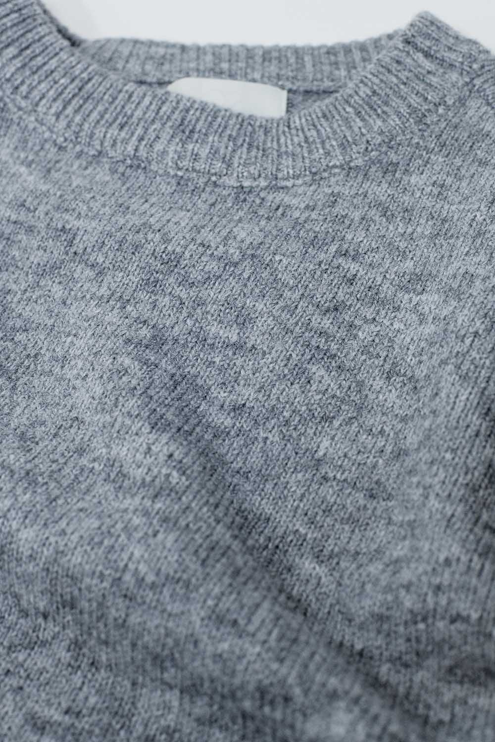 Maglia grigia a maglia morbida con maniche a palloncino