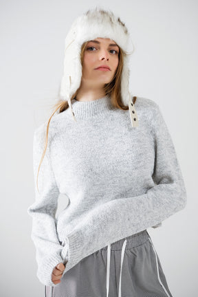Maglia grigia con maniche lunghe e dettaglio posteriore aperto