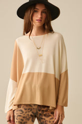 Q2 Maglione a blocchi di colore con ali di pipistrello in bianco e cammello