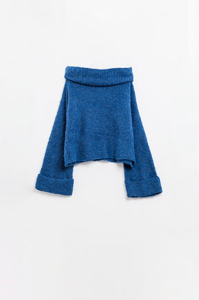 maglione a collo alto in maglia morbida di colore blu