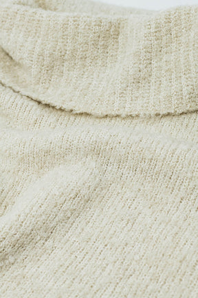 maglione a collo alto lavorato a maglia in beige
