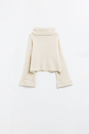 maglione a collo alto lavorato a maglia in beige