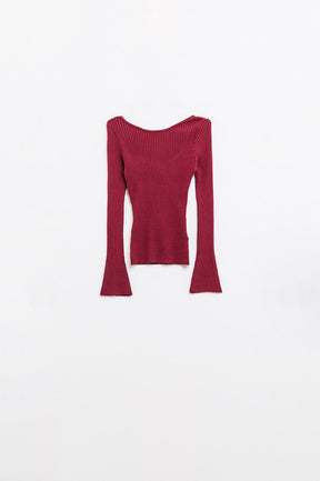 maglione a coste bordeaux aperto sul retro