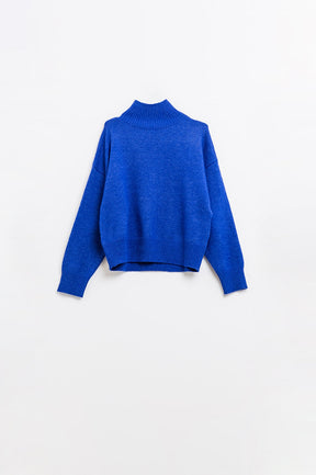 maglione a maglia grossa blu con dolcevita