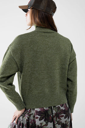 maglione a maglia grossa verde con dolcevita