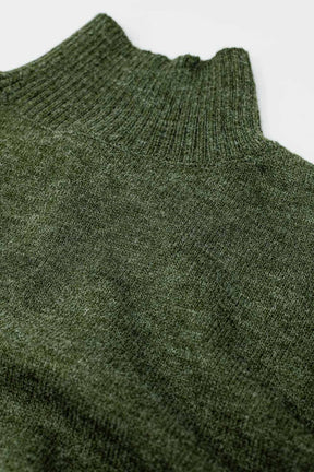 maglione a maglia grossa verde con dolcevita